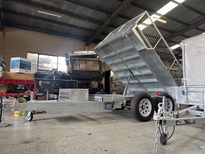 8 x 5 Hydraulic Tipper Galvanised Box Trailer Rated 2800kg ATM with 600mm cage - Picture 1 of 9