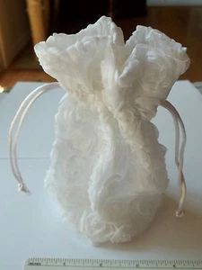 6 White Bags covered in Raised Roses 7x3x3" Party Gift Wedding Shower Drawstring - Picture 1 of 4