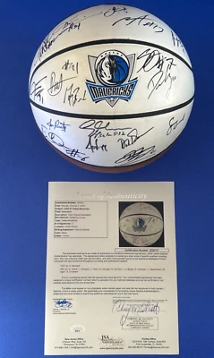 2006 Dallas Mavericks Team Signed Basketball 17 Autos Dirk Nowitzki JSA COA hw1 - Image 1 of 4
