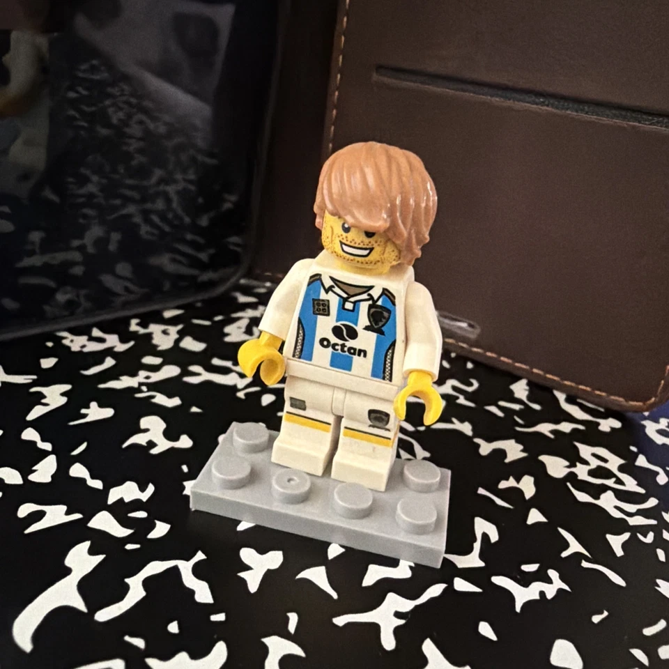 LEGO Serie 4 Minifiguras Coleccionables 8804 - Jugador de Fútbol Foto 1 de 3