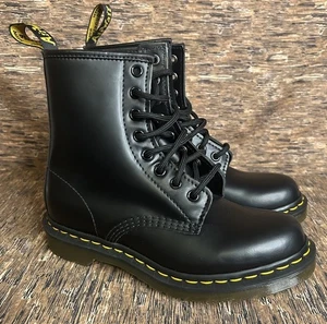 Doc Martens 11821 Smooth Leather Lace Up Combat Boots Black Women’s Sz 6 - Picture 1 of 14