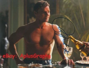 RICKY MARTIN... Palm Royale's Shirtless Stud - SIGNED - Picture 1 of 1