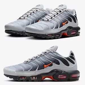 NIKE AIR MAX PLUS TN WOLF GREY PICANTE RED DM0032-011 SCARPE DA GINNASTICA UOMO VARIE MISURE - Foto 1 di 5