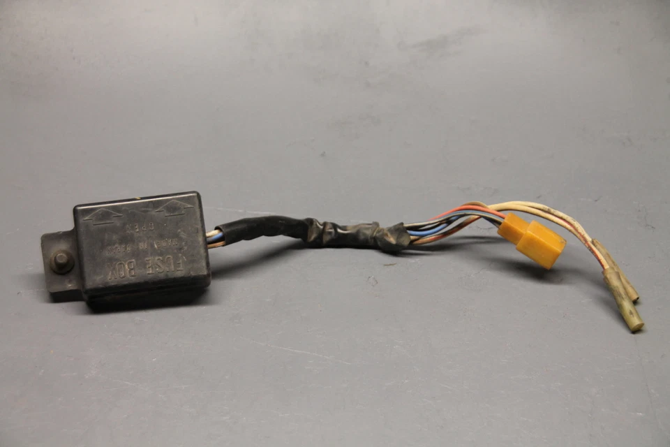 1982 KAWASAKI KZ440G FUSE BOX 26004-035 #20 - Image 1 of 4