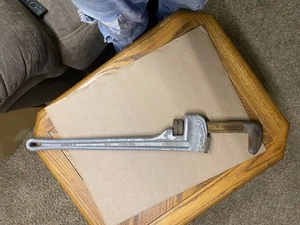24 Inch Aluminum Rigid Made In Usa Pipe Wrench Over 3 Inch Mouth - Picture 1 of 6