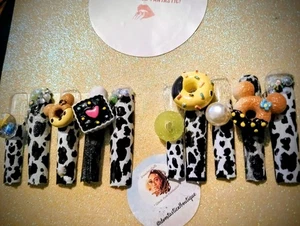 Handarbeit Press on Nägel lang Kuh Druck mit Trödel Charms "Drunken Cowgirl"  - Bild 1 von 6