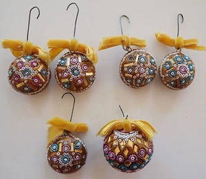 Seis adornos navideños de espejos y cuentas indios vintage de la década de 1940 - Imagen 1 de 3