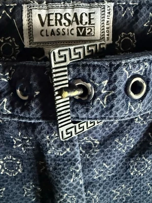 PANTALÓN VERSACE MUJER. AZUL CON LOGO. TALLA 42. PEQUEÑO Foto 1 de 4