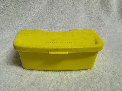 Antigua caja de cebo Pal usada amarilla Foto 1 de 4