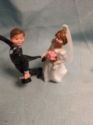 De colección 1972 Wilton Novio Fugitivo Novia Pastel Decoración Humor Divertido Foto 1 de 4