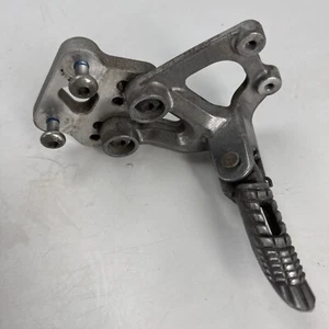 Suzuki GSXR600 K6 2006 Complete L/H Footrest Pt.no 43551 & 43521-01H01-000 #Y1 - Picture 1 of 12