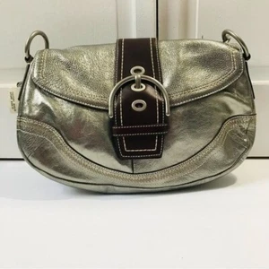 *NEU* COACH vielseitige Lederhandtasche Metallic Silber Klappe, UVP: 309,00 $ - Bild 1 von 7