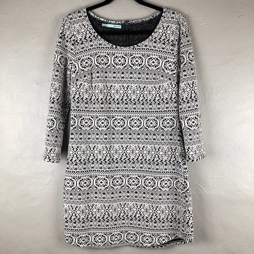 VETEMENTS Abito tubino Maurices nero bianco azteco manica a linguetta scollo a scoop cerniera esposta