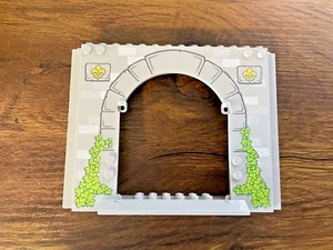 LEGO Juniors: Knights' Castle (10676) - Gate Wall Panel with Vines ONLY - Picture 1 of 3