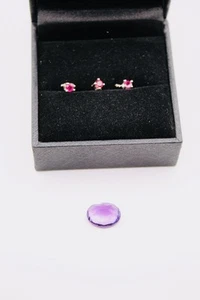 One Large Unset Cut Amethyst Stone 3.65 Ct & 3 Sri Lankan Rubies Set In 9k Gold - Picture 1 of 14
