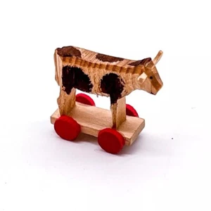 Vintage Cow On A Wooden Plate With Wheels For The Dollhouse | 2 Cm - Picture 1 of 10