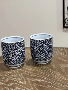 Set Of 2 Traditional Japanese Tea Cup Spiral Porcelain Blue White - Picture 1 of 14