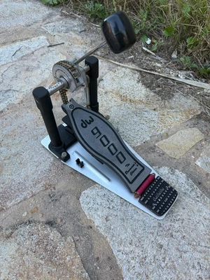 DW 9000 Series Single Bass Drum Pedal - Image 1 of 4