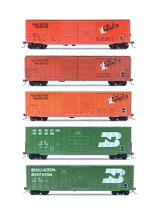 VARIOUS BRANDS 'HO' GAUGE RAKE OF 5 ASSORTED GALVESTON/BURLINGTON BOX CAR WAGONS - Picture 1 of 11