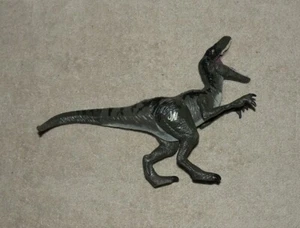 Jurassic World 2015 Velociraptor Hasbro B1142 10 Inches Long - Picture 1 of 2