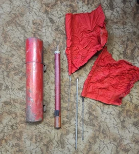 Juego de botes vintage Anthes 1959 Roadside Flare and Flag - Imagen 1 de 6