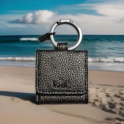 Llavero con marco de fotos de cuero metálico dorado negro Coach Horse & Carriage Foto 1 de 4