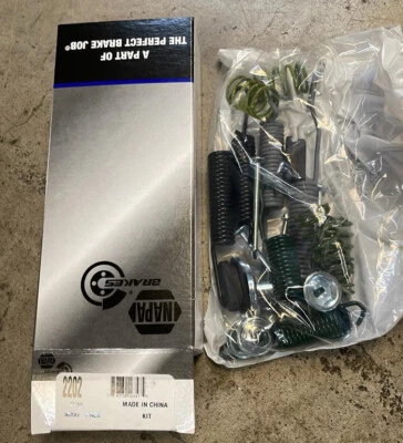 Kit de herrajes de zapata de freno Napa 2202 Ultra Premium para: vehículos Chevrolet y GMC Foto 1 de 3