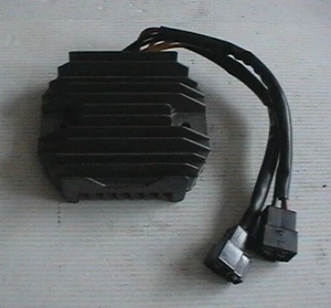 NEW GENUINE TRIUMPH SPEED TRIPLE SPRINT GT ST ALTERNATOR REGULATOR RECTIFIER - Picture 1 of 4