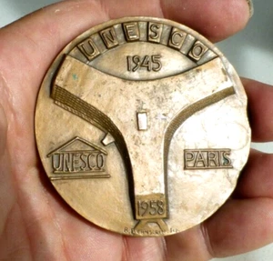 MEDALLÓN DE BRONCE EN RELIEVE DE COLECCIÓN EDUCACIÓN DE LA UNESCO PARÍS 1958 POR B. BERNSTEIN - Imagen 1 de 5