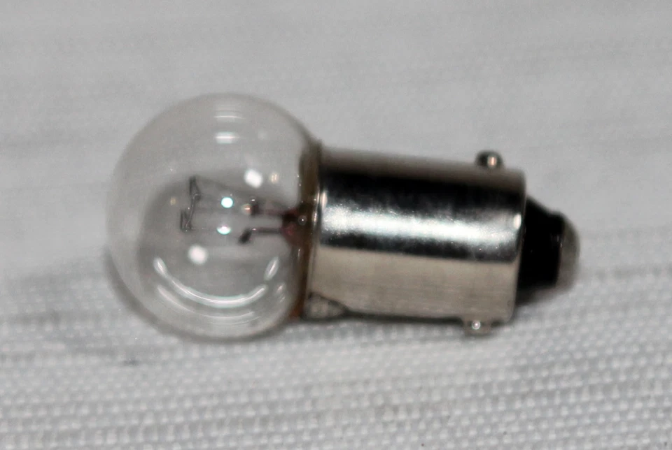 Baioneta miniatura Eiko 1895 G4.5 14V 10 lâmpadas NOVAS - Imagem 1 de 3