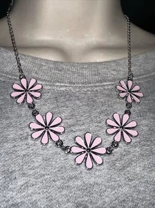 J CREW Pale Powder Pink Daisy Chain Floral Necklace LOVES ME Neu ohne Etikett Neu 💗239 - Bild 1 von 3