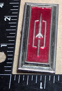 OLDSMOBILE CUTLASS CIRCA '87 GRILLE EMBLEM 419422 (6220) - Picture 1 of 8