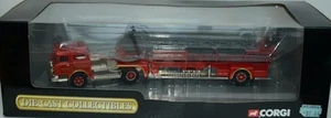 CORGI CLASSICS 1-50 - MACK CF AERIAL LADDER FIRE TRUCK - MILWAUKEE - #52102 - Picture 1 of 1