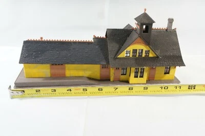 VINTAGE POLA QUICK HO TRAIN STATION / DEPOT BUILDING, YELLOW, WEST GERMAN  - Image 1 of 4