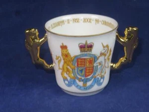 ROYALT MEMORABILIA Aynsley Golden Loving Cup Isabel II Jubileo de Oro 2002 - Imagen 1 de 4