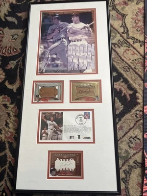 BÉISBOL~FIRMADO 3X CAL RIPKEN JR (HOF)~11x24 IRON MEN” PANTALLA CON GEHRIG~CACHET Foto 1 de 4