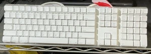 OEM Apple A1016 Wireless Bluetooth Mechanical Keyboard White w Number Pad - Picture 1 of 2