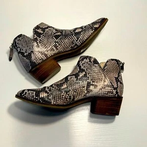 DV by Dolce Vita Boots Women's Size 7.5 Karsen Faux Snakeprint Ankle Booties - Picture 1 of 5