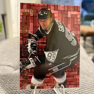 1994-95 Fleer Ultra #4 Wayne Gretzky | Premier Pivot - Insert - Picture 1 of 1