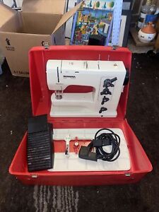 Bernina 830 Record Sewing Machine With Hard Case, & Pedal. Working