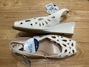 Pavers , Off White Wide Fit Ladies Sandals Size 6 BNWT. - Picture 1 of 2