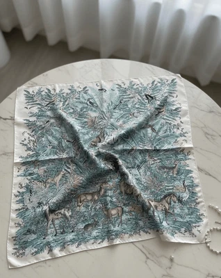 Bufanda de Seda Jim Thompson 32x32 Estampado Animal Crema Azul Verde Selva Safari Fauna Foto 1 de 4