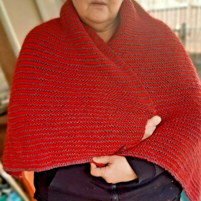 Mantón/Tiro Tejido a Mano, Rojo y Borgoña, Suave y Cálido, 126x66 centímetros Foto 1 de 4