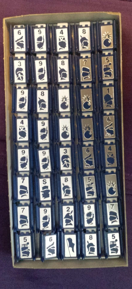 Lote de piezas de juego de 1986 juego de mesa Stratego - juego completo de piezas azules (40) Foto 1 de 1