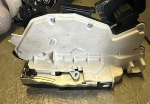 2017-2022 VOLKSWAGEN PASSAT B8 FRONT LEFT DRIVER SIDE DOOR LOCK ACTUATOR OEM - Picture 1 of 4