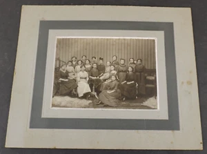 Antikes Photo Mädchenklasse Schulklasse junge Damen Gruppenfoto - Bild 1 von 10