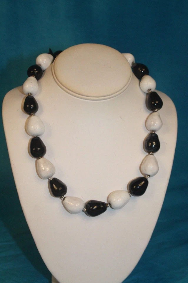 NOVO - KAZURI 18" Colar de contas gotas de mel preto e branco sku #1638 - Imagem 1 de 1