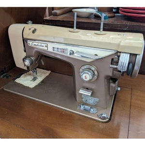 Emdeko Made in Japan Vintage Electric Antique Sewing Machine without case - Picture 1 of 8