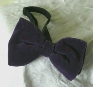 VINTAGE 60s 70s VELVET BOW TIE PURPLE ADJUSTABLE UNISEX DANDY CRUISER - Picture 1 of 4