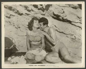 Foto real de Lili Gentle y Mark Damon actores de EE. UU. 1957 - Imagen 1 de 1